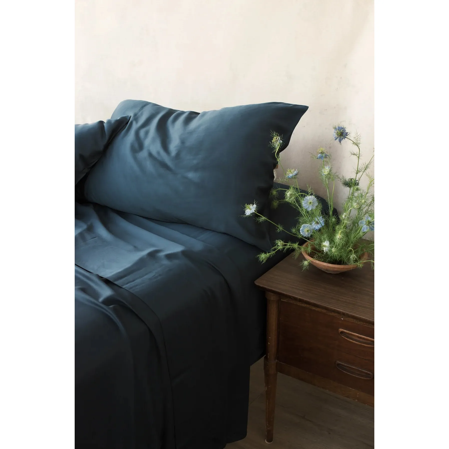 Cozy Earth Bamboo Fitted Sheet Available in Queen and King Sizes - Image 16