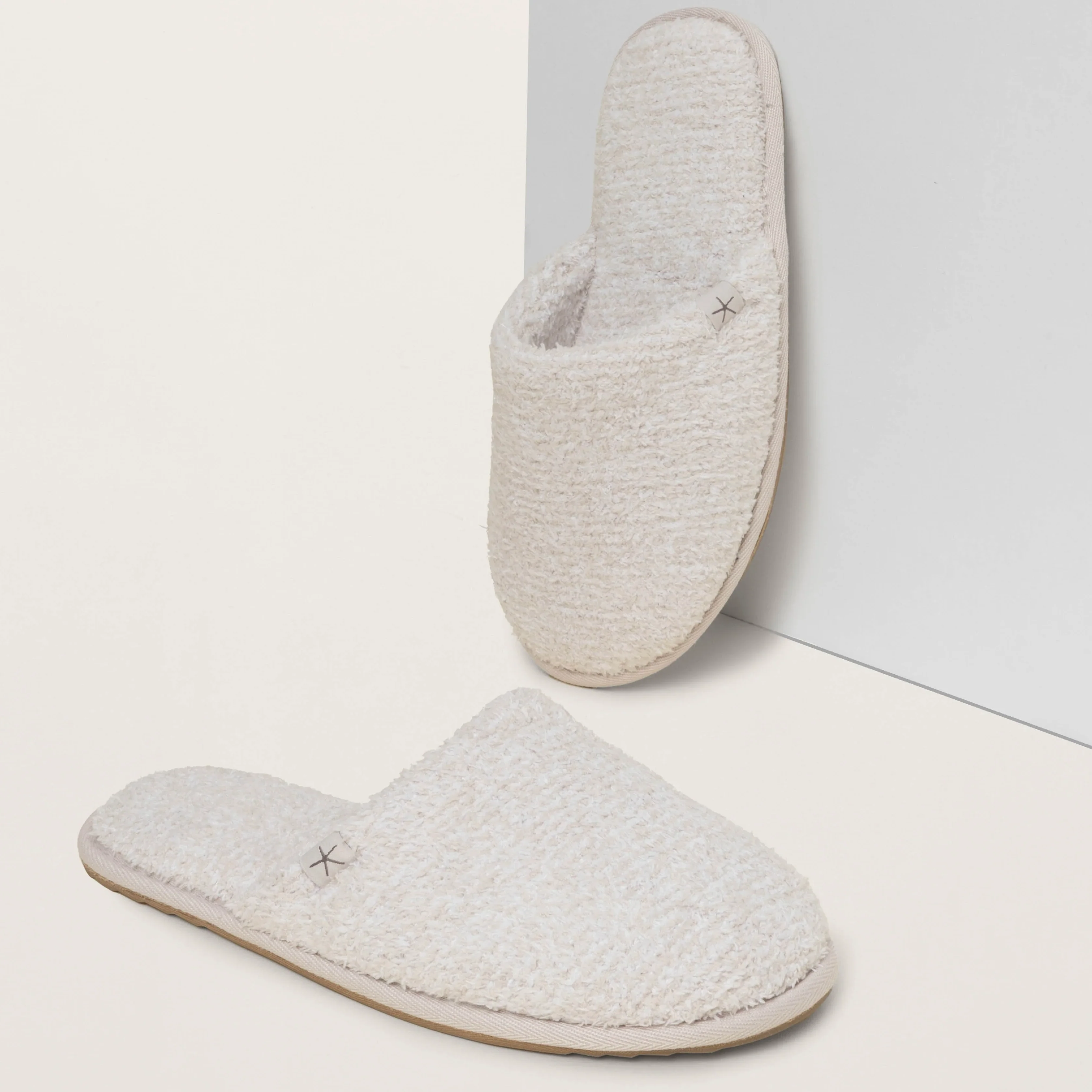 Barefoot Dreams CozyChic Spa Slippers ~ Size M 7/8 ~ Heathered Stone and White - Image 4