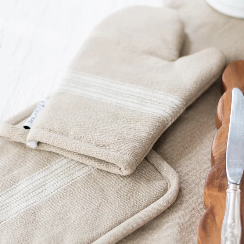 etúHOME Vintage White Stripe Kitchen Oven Mitts ~ Set of 2 - Image 3