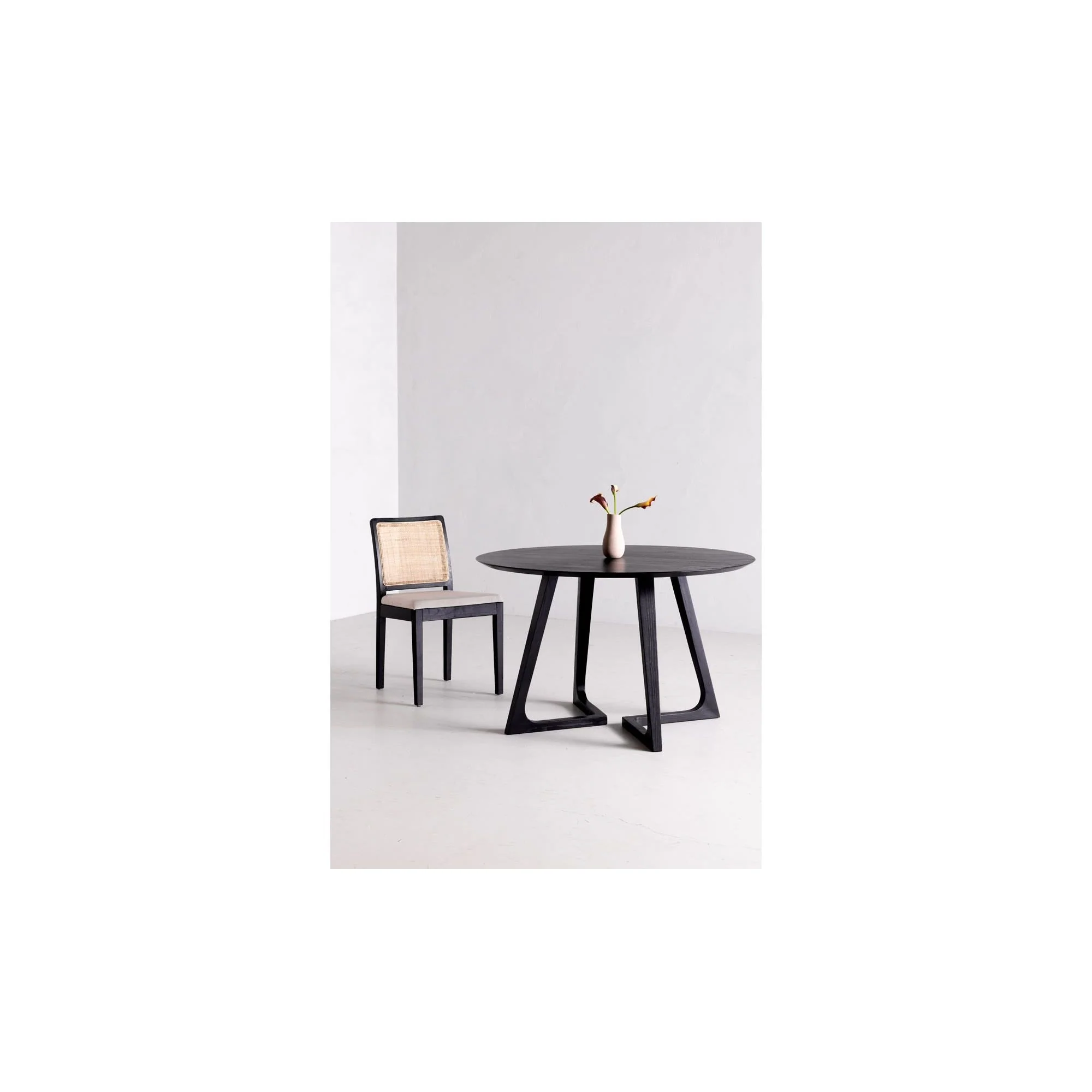 Moe's Home Godenza Round Dining Table Black - Image 2