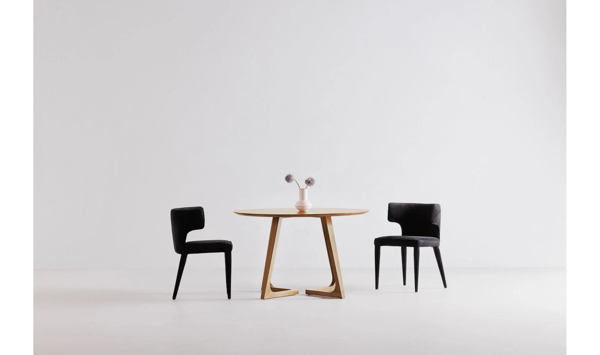 Moe's Home Godenza Round Dining Table Natural Oak - Image 2