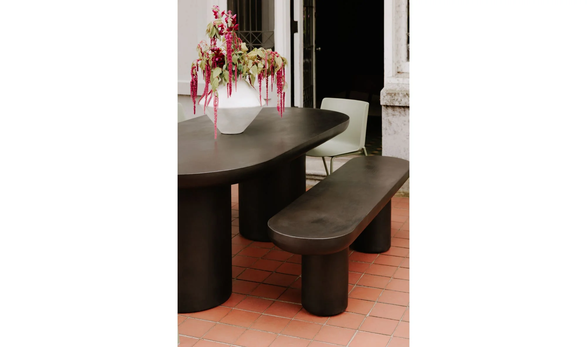 Moe's Home Rocca Bench Black - Image 5