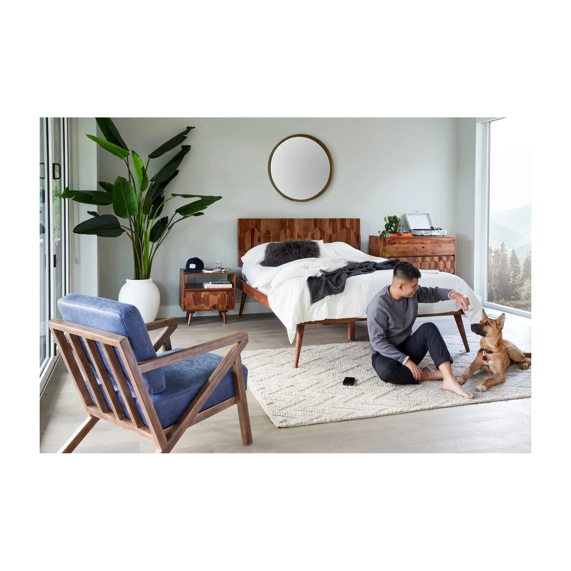 Moe's Home Collection O2 Dark Brown Sheesham Wood Queen Size Bed - Image 2