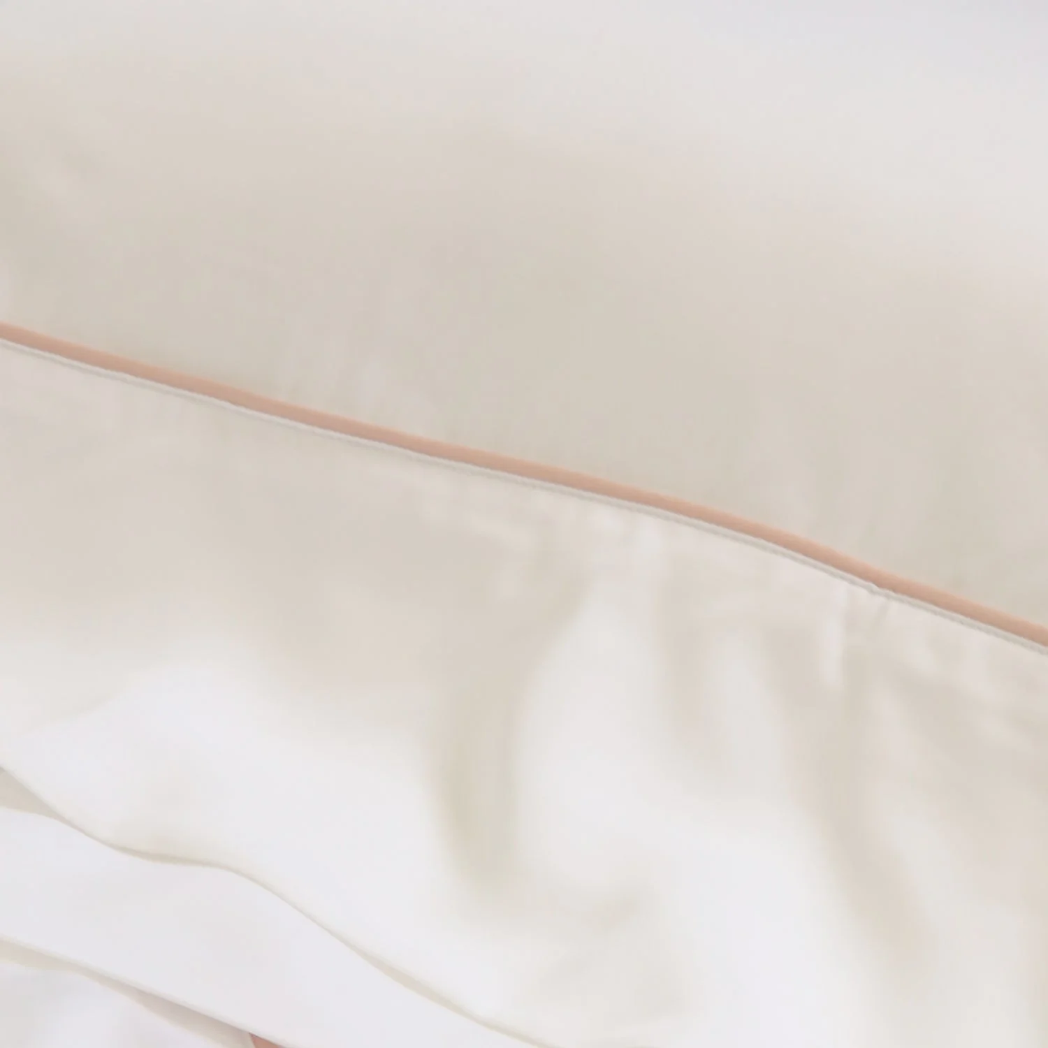 Pom Pom at Home Sheena Bamboo Sateen Sheet Set with Pink Piping Detail - Image 2