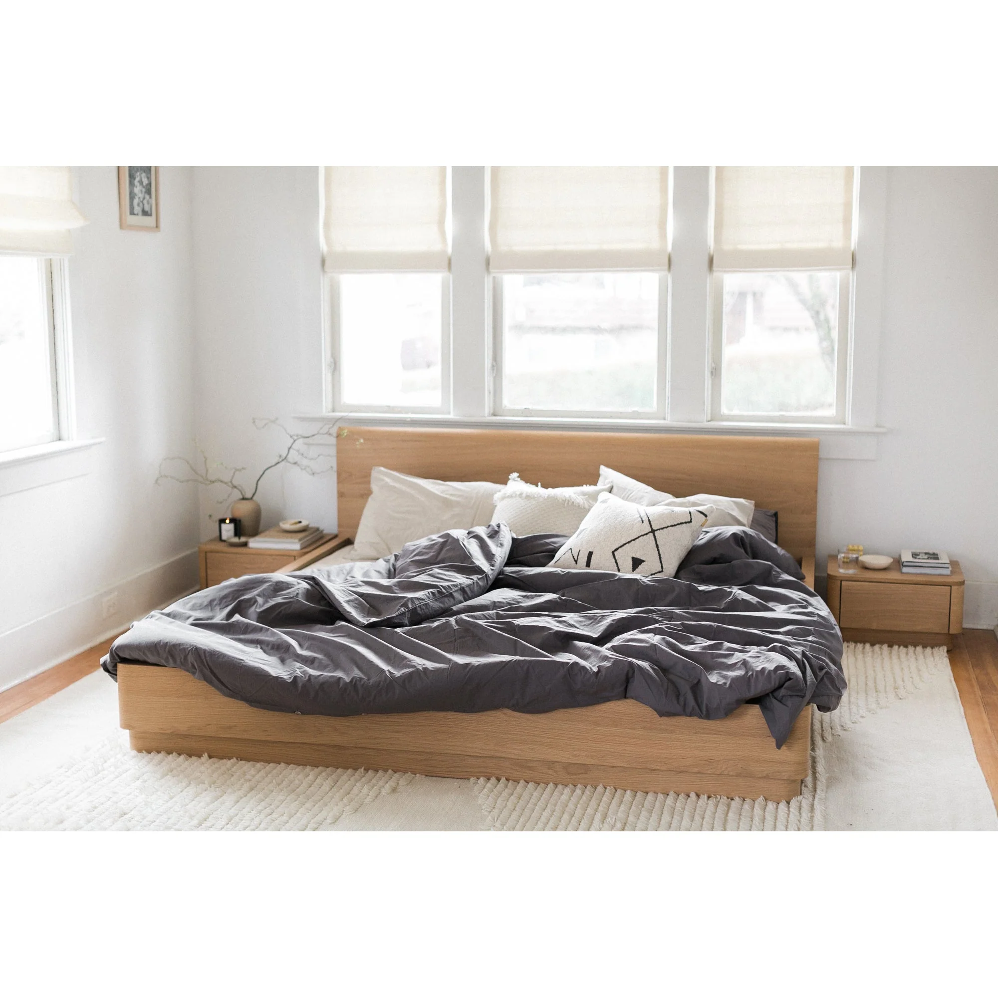 Moe's Home Collection Round Off Light Oak Brown Queen Bed - Image 9