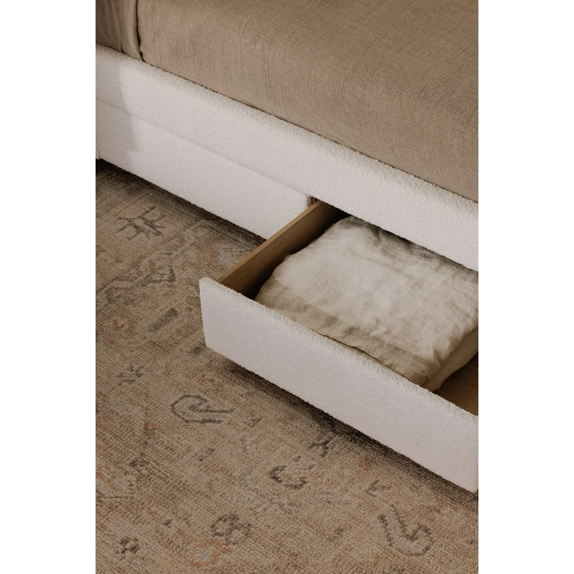 Moe's Home Collection Sophia White Queen Bed - Image 14