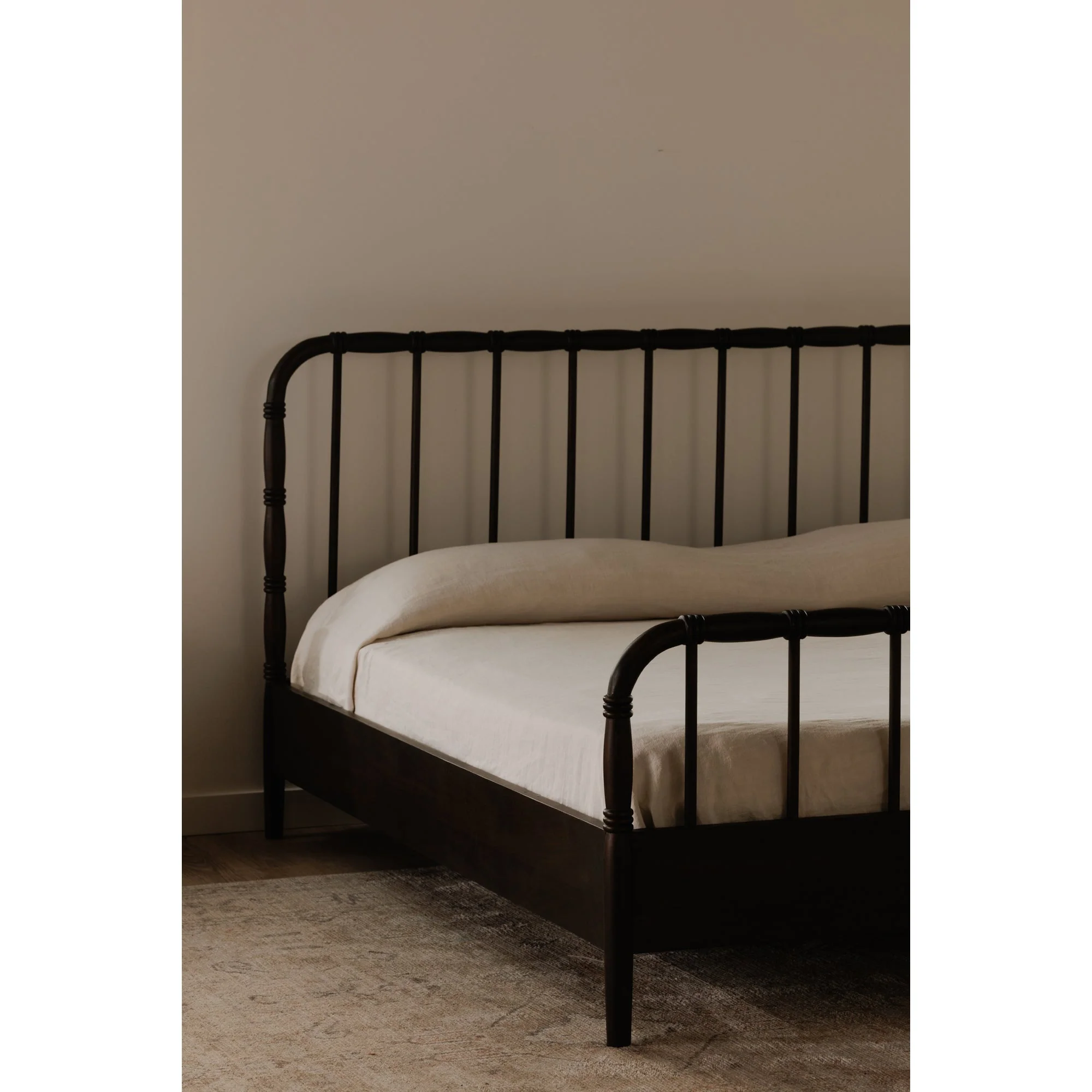 Moe's Home Collection Vivian Brown Queen Bed - Image 13