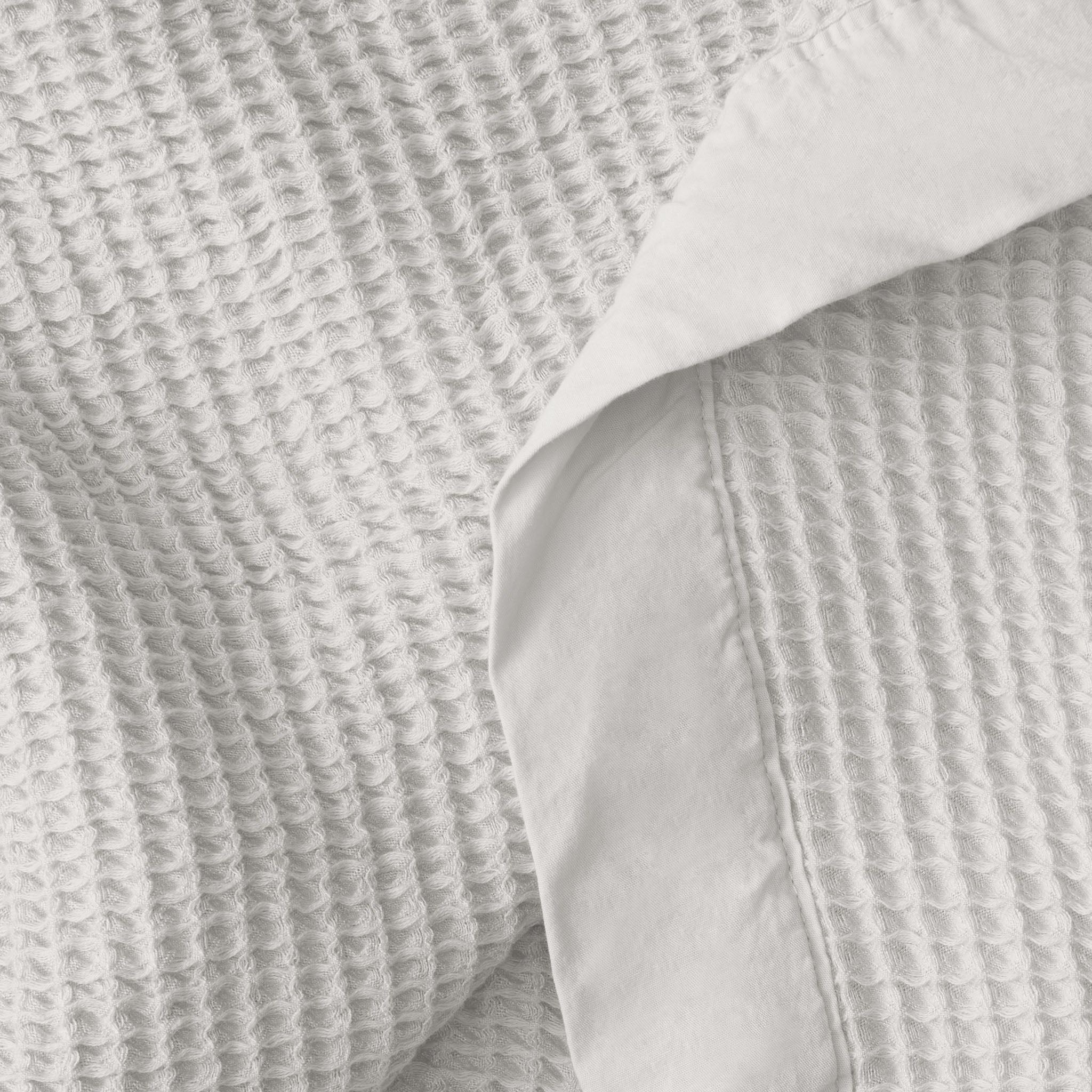Cozy Earth Waffle Blanket Available in Queen and King Sizes - Image 19