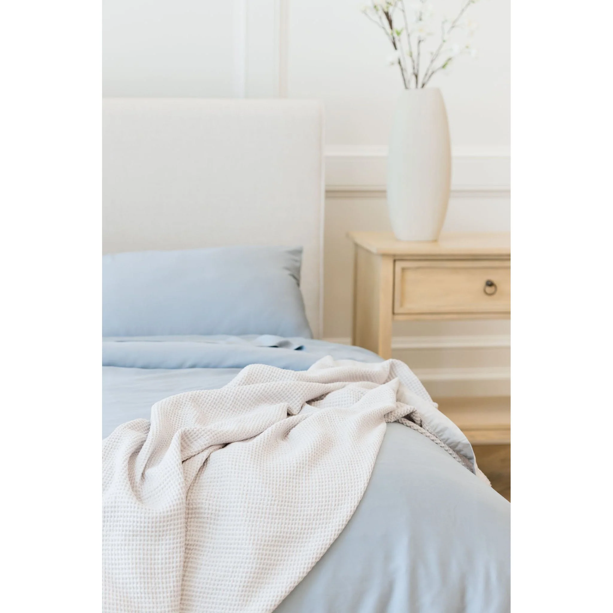 Cozy Earth Waffle Blanket Available in Queen and King Sizes - Image 4